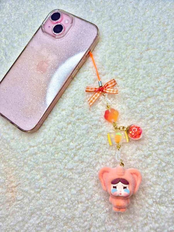 Cry Baby — orange — bijou de téléphone fait main