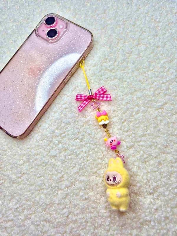 Labubu — rose & jaune — bijou de téléphone fait main