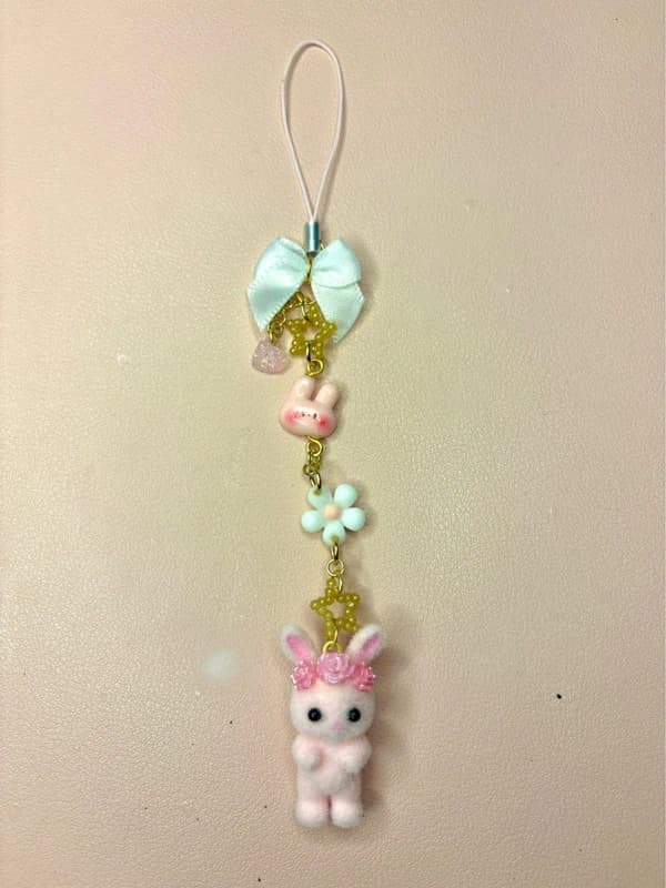Détail de « Lapin — rose, blanc & doré »